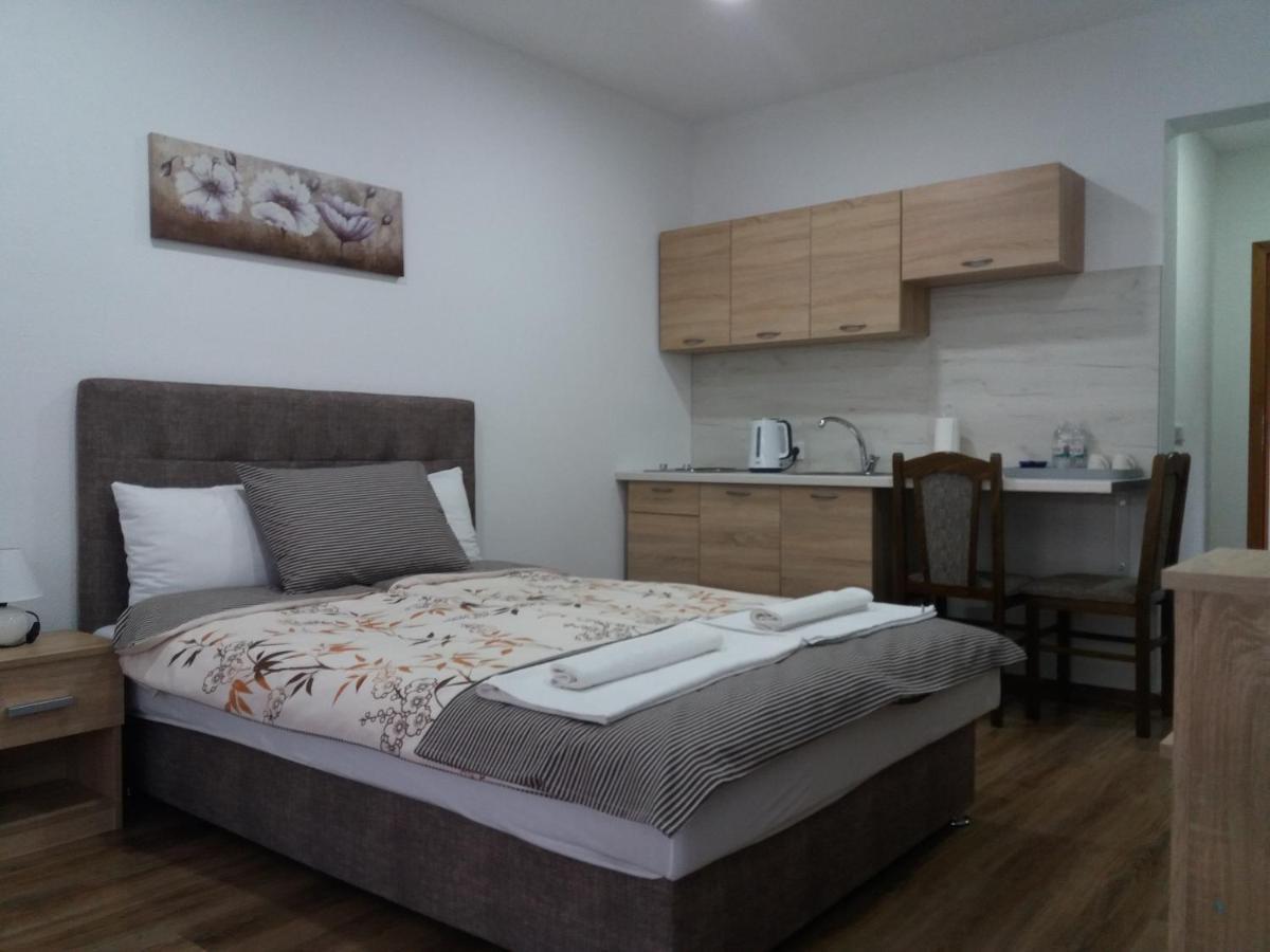 Apartments Karic Aerodrom Tuzla Dubrave Gornje Kültér fotó