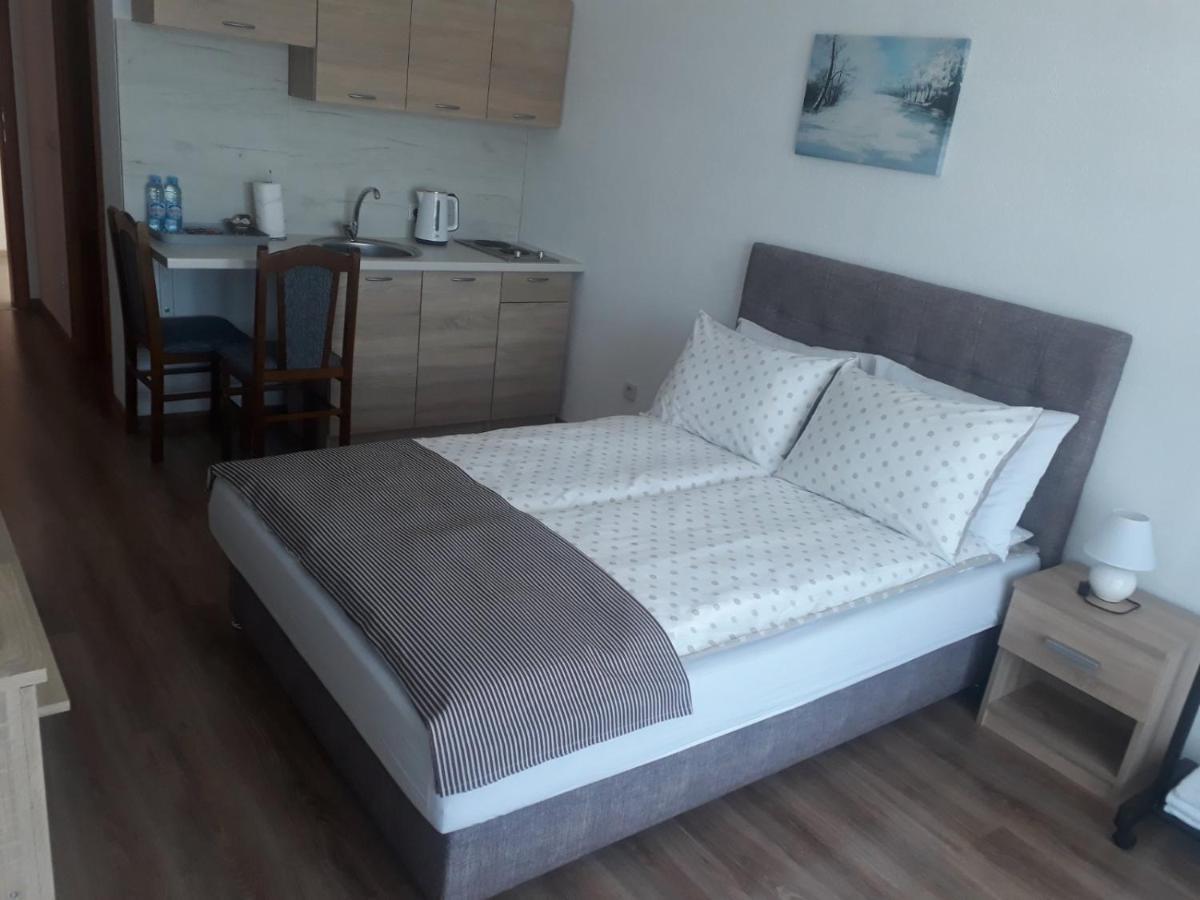 Apartments Karic Aerodrom Tuzla Dubrave Gornje Kültér fotó